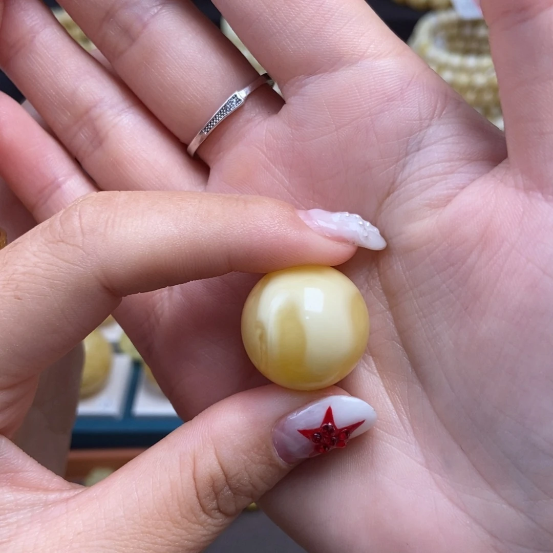 肆***一蜜蜡未镶嵌珠宝奇石