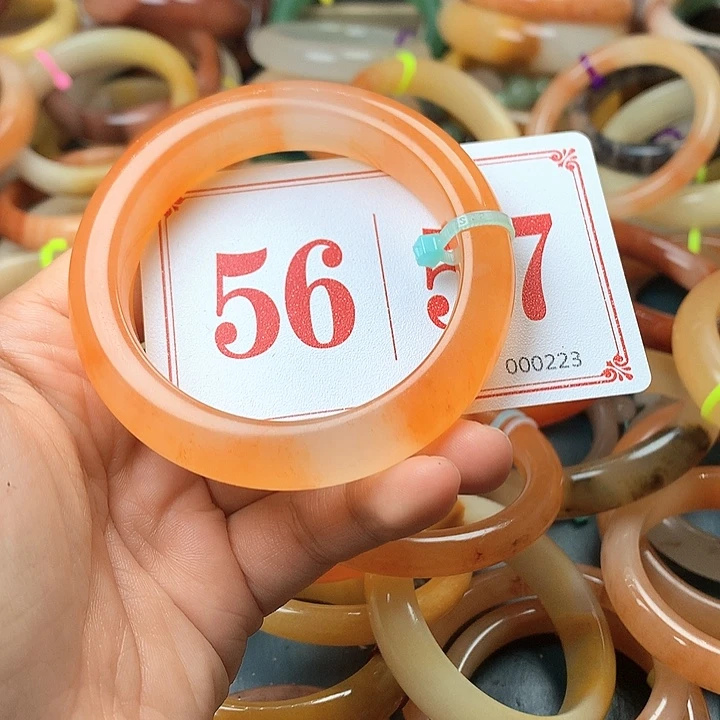 未镶嵌石英质玉（黄龙玉）手镯