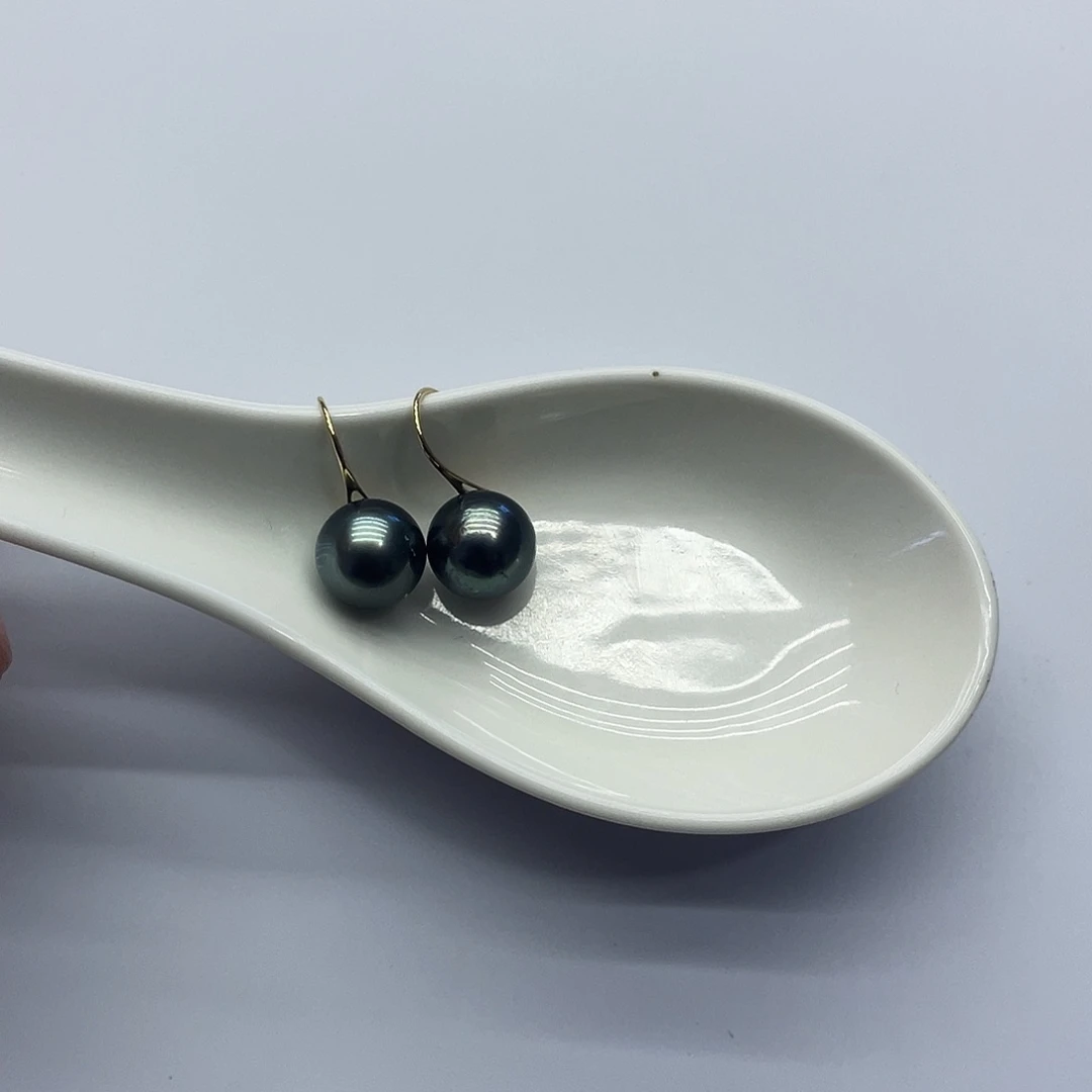 18K金镶嵌海水珍珠耳饰