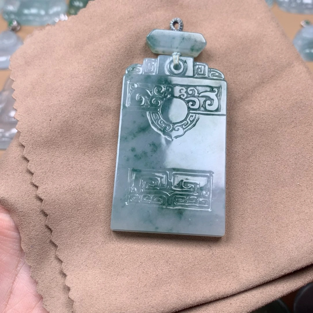 翡翠18K金镶嵌颈饰缅甸翡翠