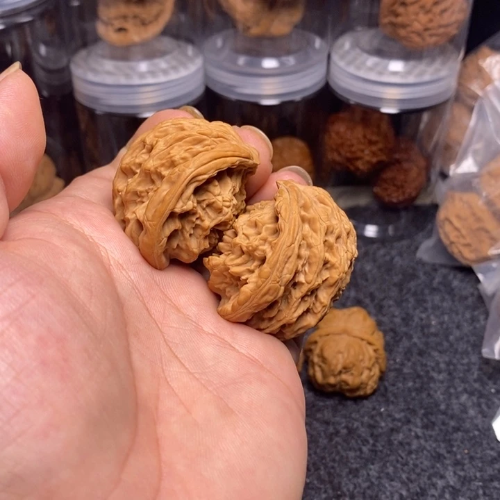 文玩核桃吊坠47全品蛇头