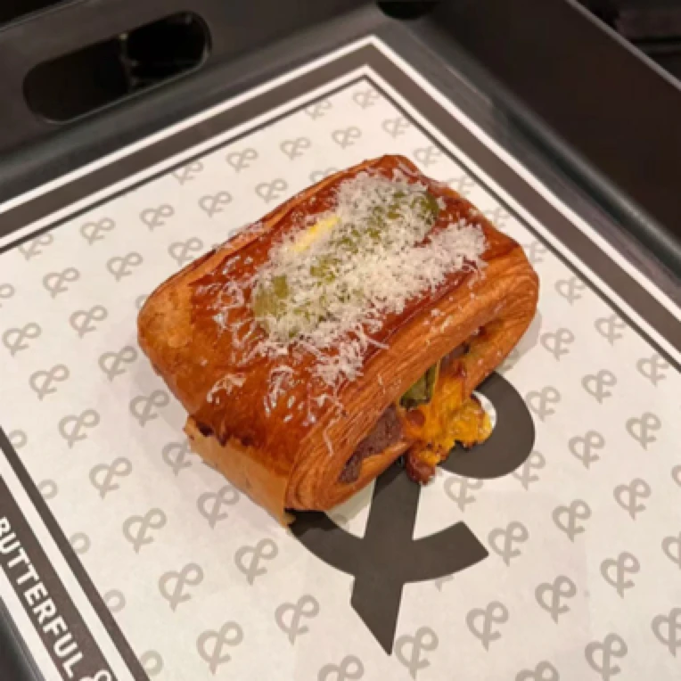 法式酸青瓜牛肉芝士牛角酥