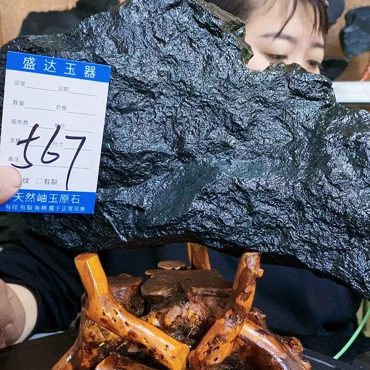 蛇纹石玉原石未镶嵌大**情