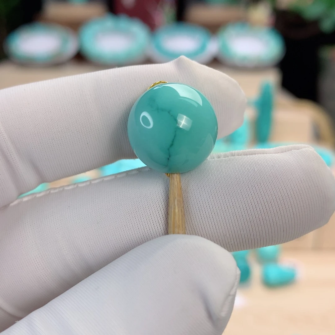 绿松石挂件未镶嵌我*了