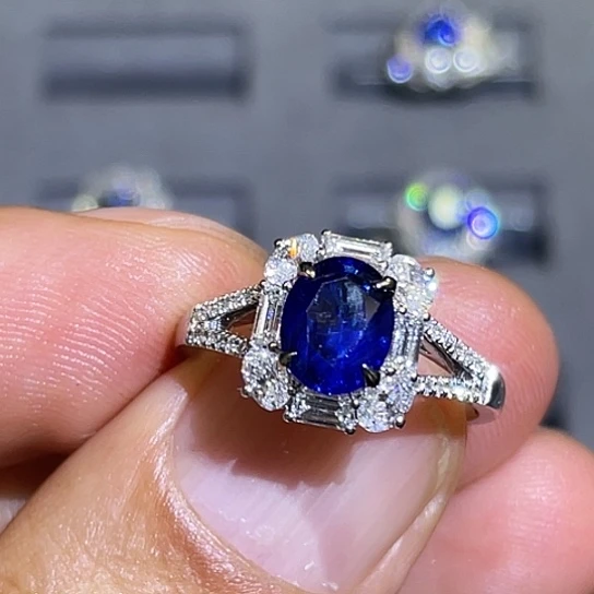 戒指蓝宝石18K金镶嵌1.68ct