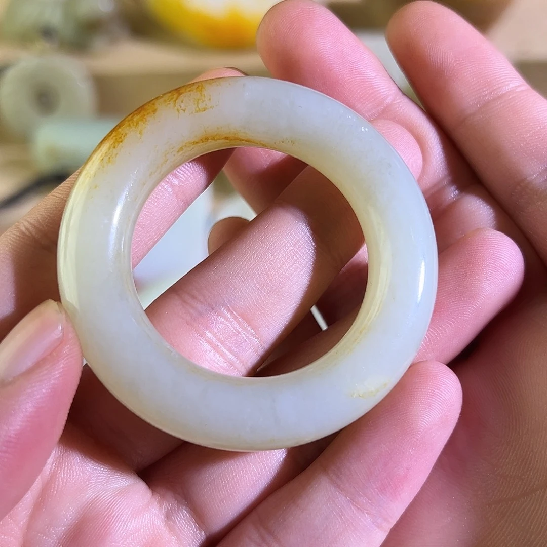 萬***行和田玉未镶嵌颈饰