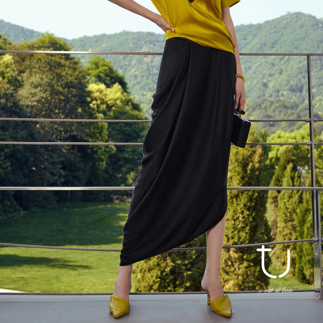 TU女装 胭脂雾屿 25夏6A桑蚕丝高腰半身裙  显高显腿长不对称半裙