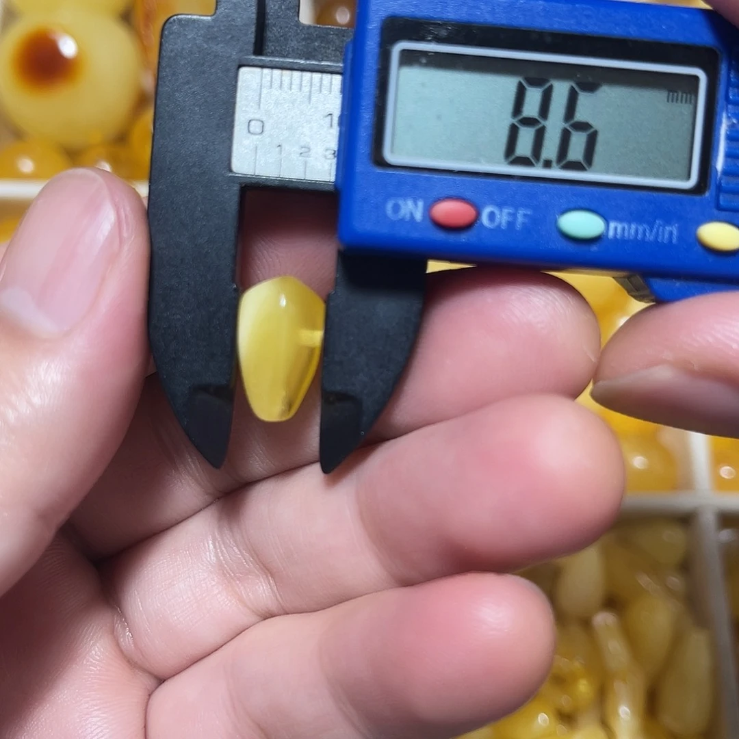 裸石琥珀未镶嵌成品