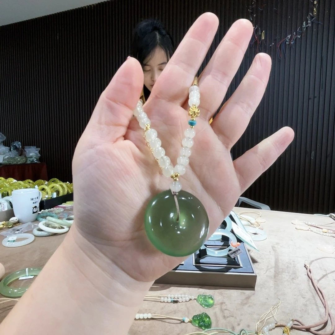 蛇纹石玉颈饰未镶嵌