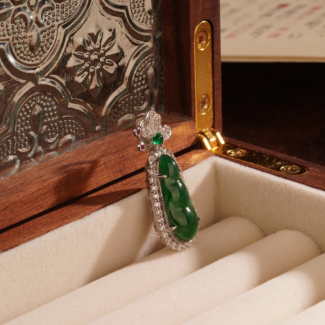 天然A货翡翠四季豆吊坠-S925银镶嵌