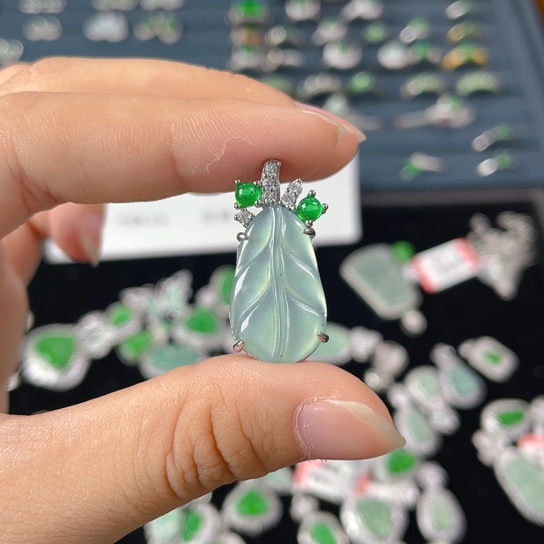 颈饰未镶嵌翡翠吊坠