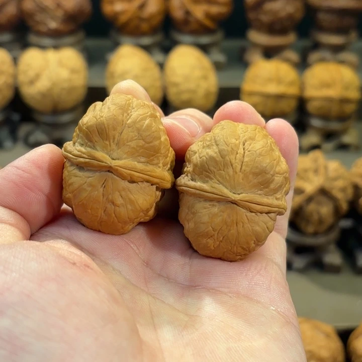 文玩核桃把件聚宝