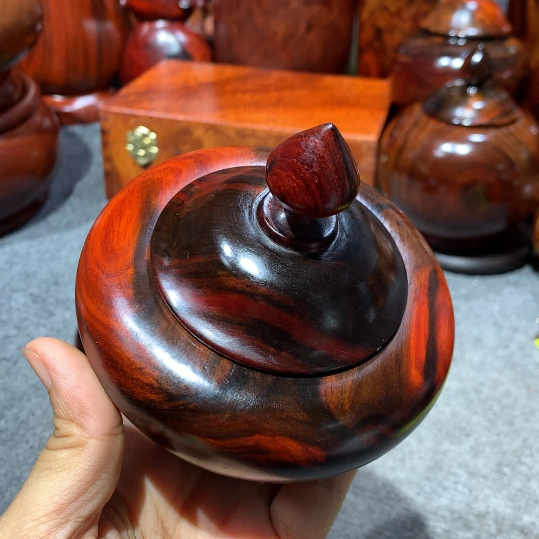 用***6木大红酸枝茶叶罐一个