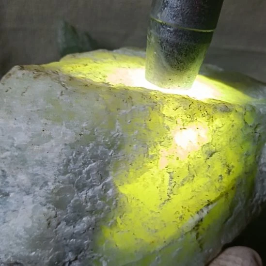 蛇纹石玉未镶嵌珠宝奇石