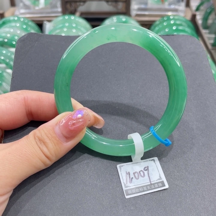 未镶嵌手镯石英质玉