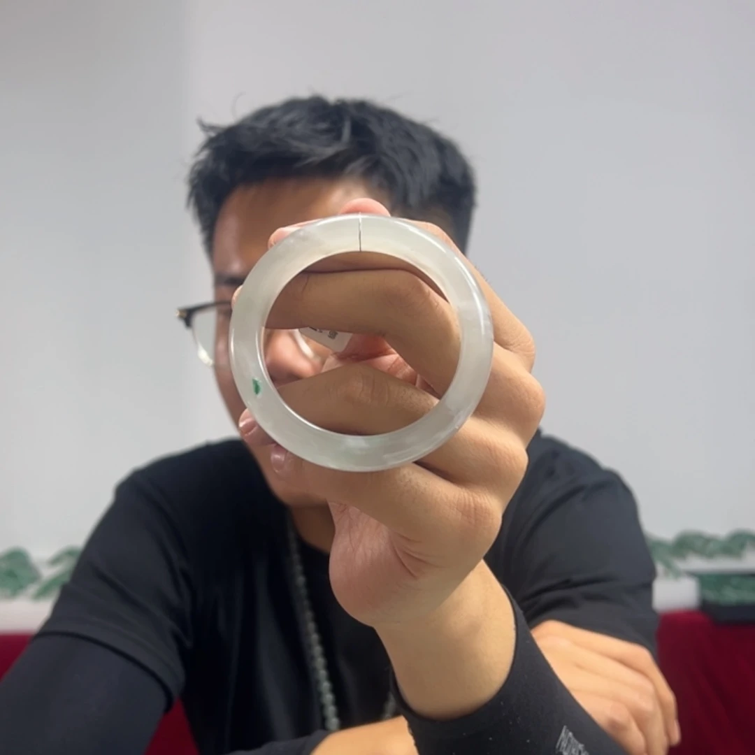 石英质玉（非洲翠）手镯未镶嵌