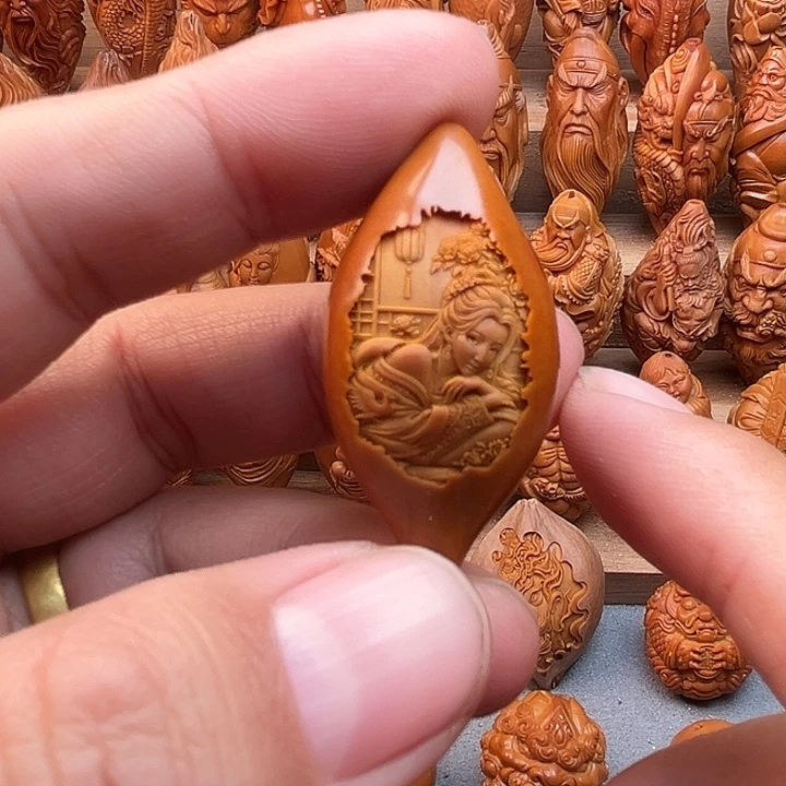 橄榄核吊坠20美女