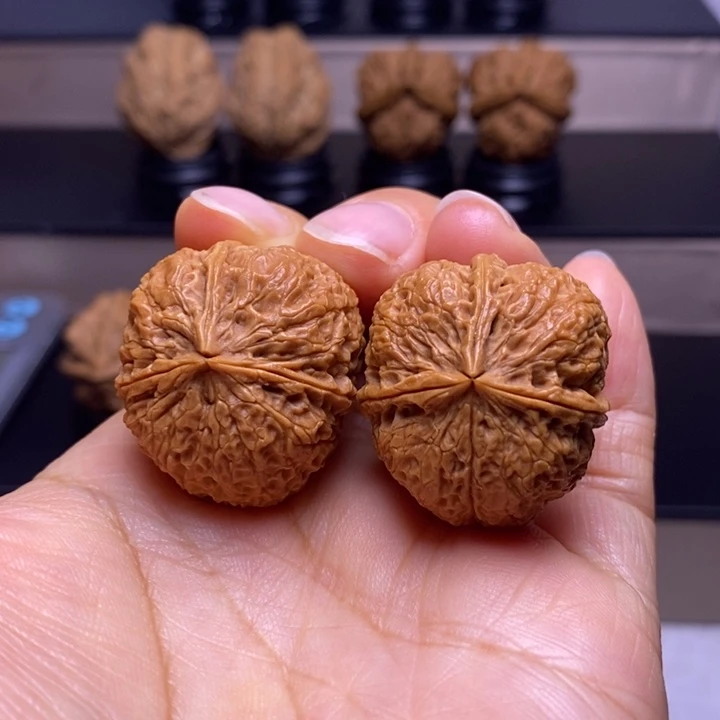 文玩核桃把件密石三楞31