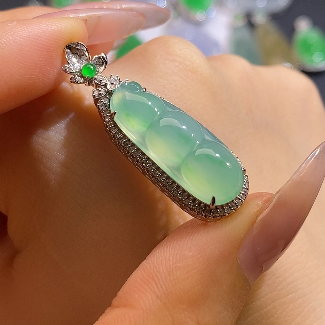 翡翠18K金镶嵌颈饰豆子