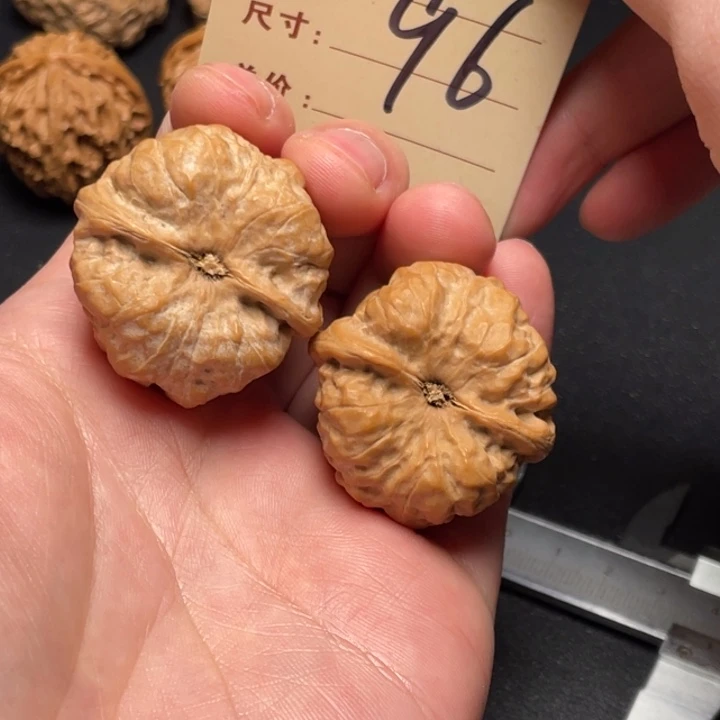 把件文玩核桃蛙蛙36尺白茬96