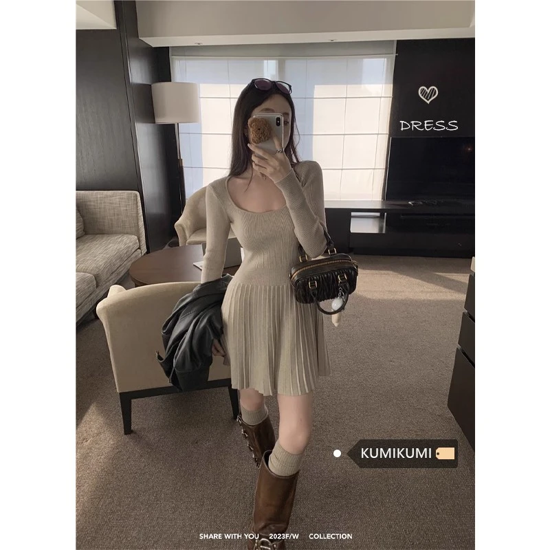 法式气质长袖方领连衣裙针织裙子女早秋修身a字百褶裙内搭打底裙