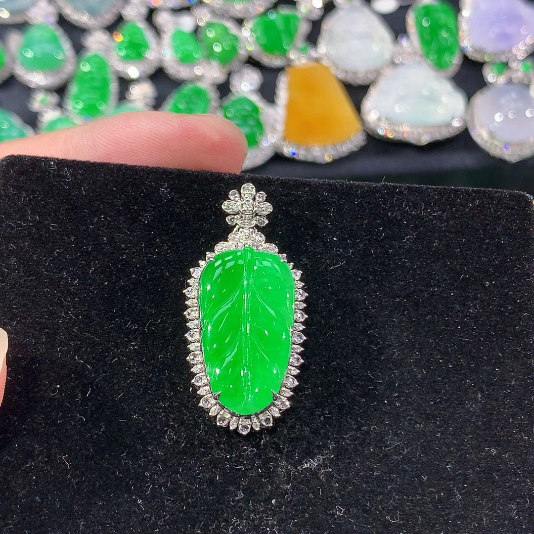 翡翠18K金镶嵌颈饰