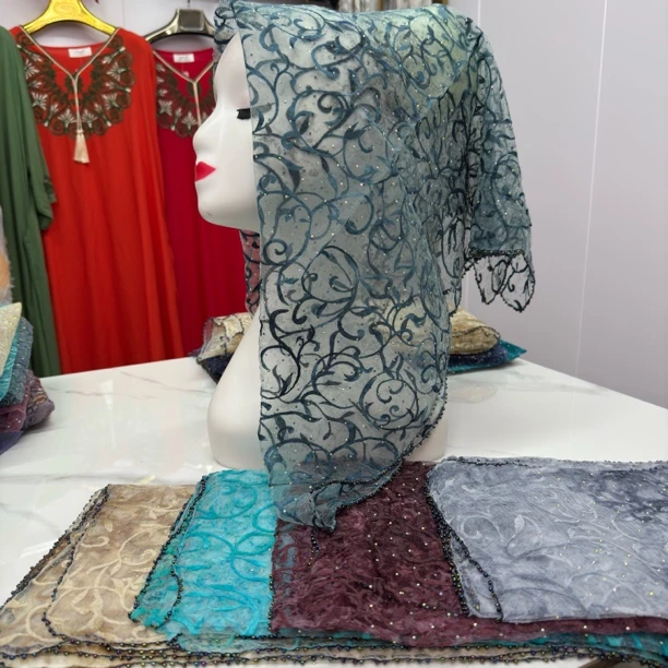 03شاخچە گۈللۈك مەخمەل گاز ھىلىلە  ياغلىق  经典复古头巾方巾