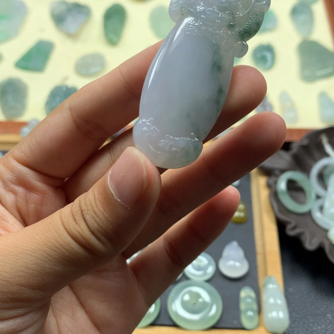 颈饰未镶嵌翡翠龙柱