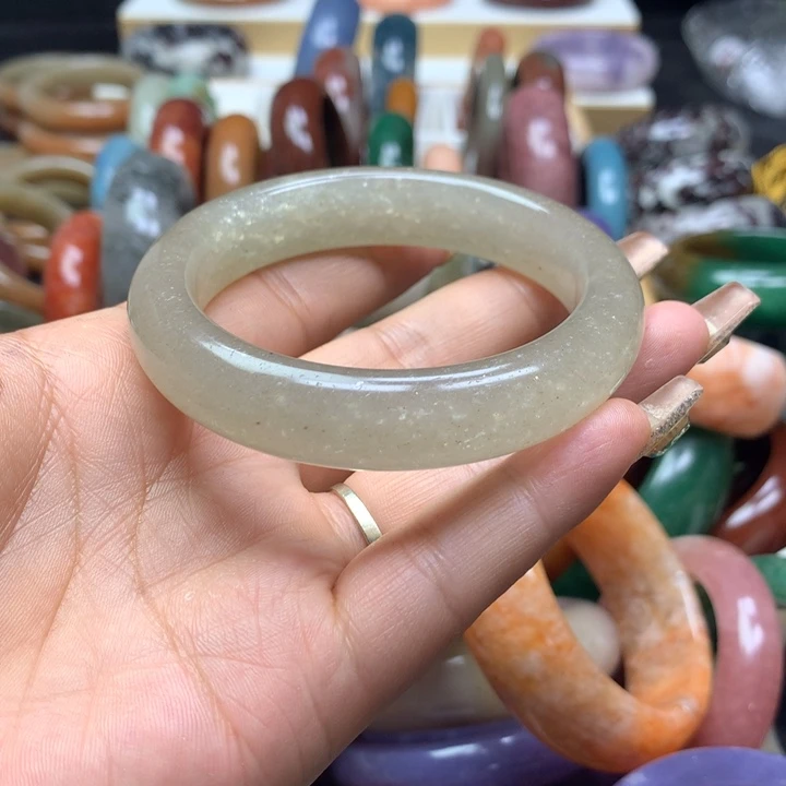 未镶嵌手镯石英质玉可**宝