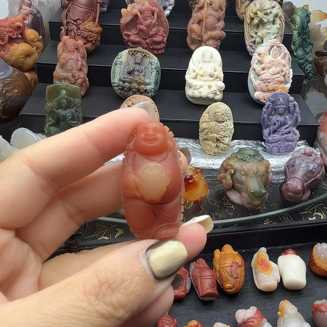 颈饰未镶嵌石英质玉