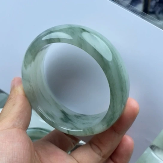 笑***开未镶嵌手镯石英质玉（金丝玉）