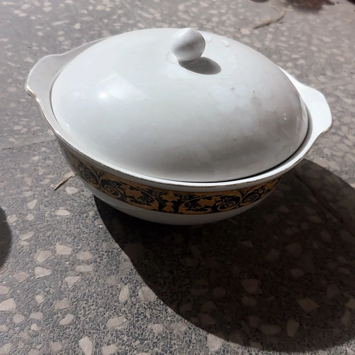 瓷片陶瓷盘子碗啥都有