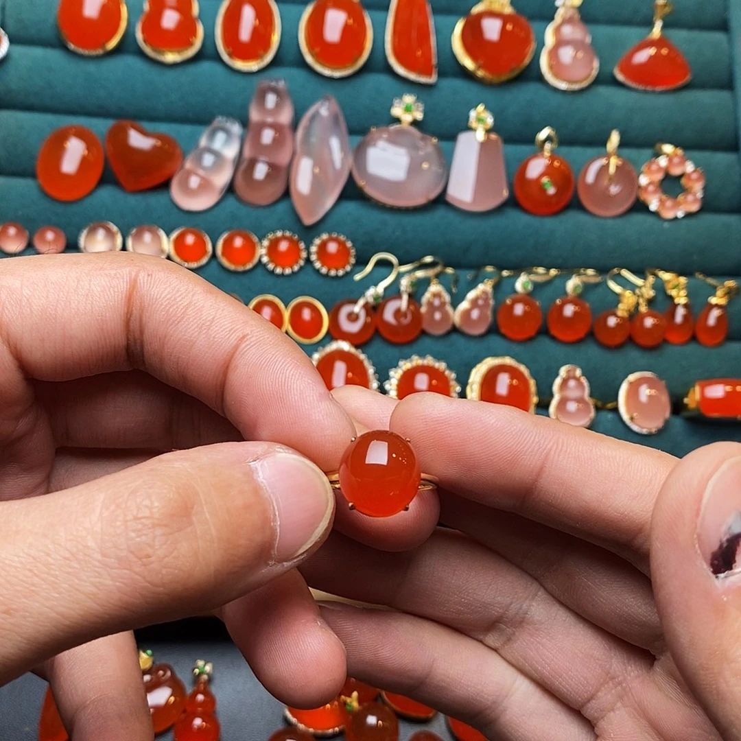 南红玛瑙18K金镶嵌戒指