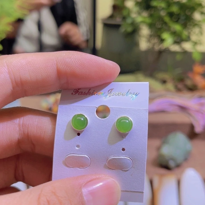 和田玉未镶嵌耳饰