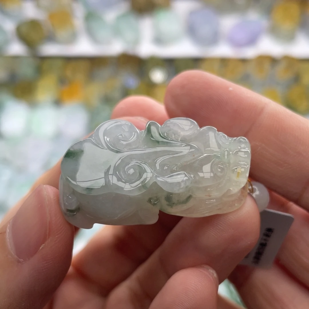 一****翡翠未镶嵌颈饰貔貅