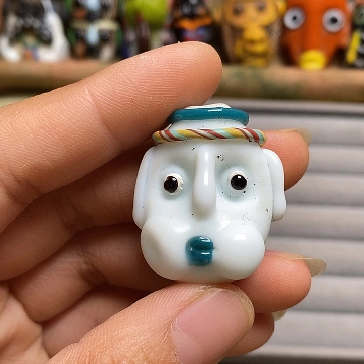 颈饰琉璃小白脸娃娃022