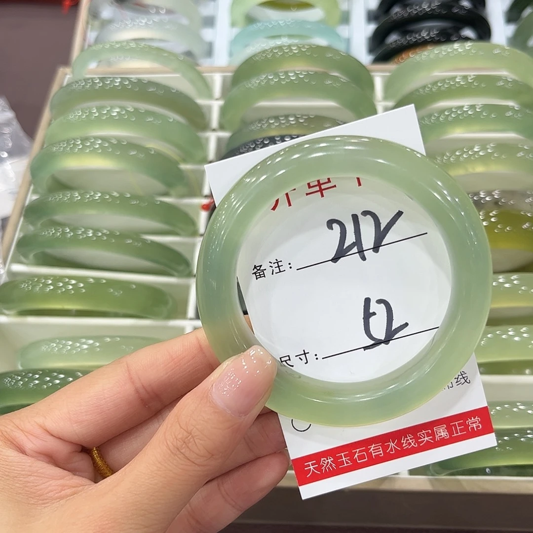 一***粥未镶嵌蛇纹石玉手镯