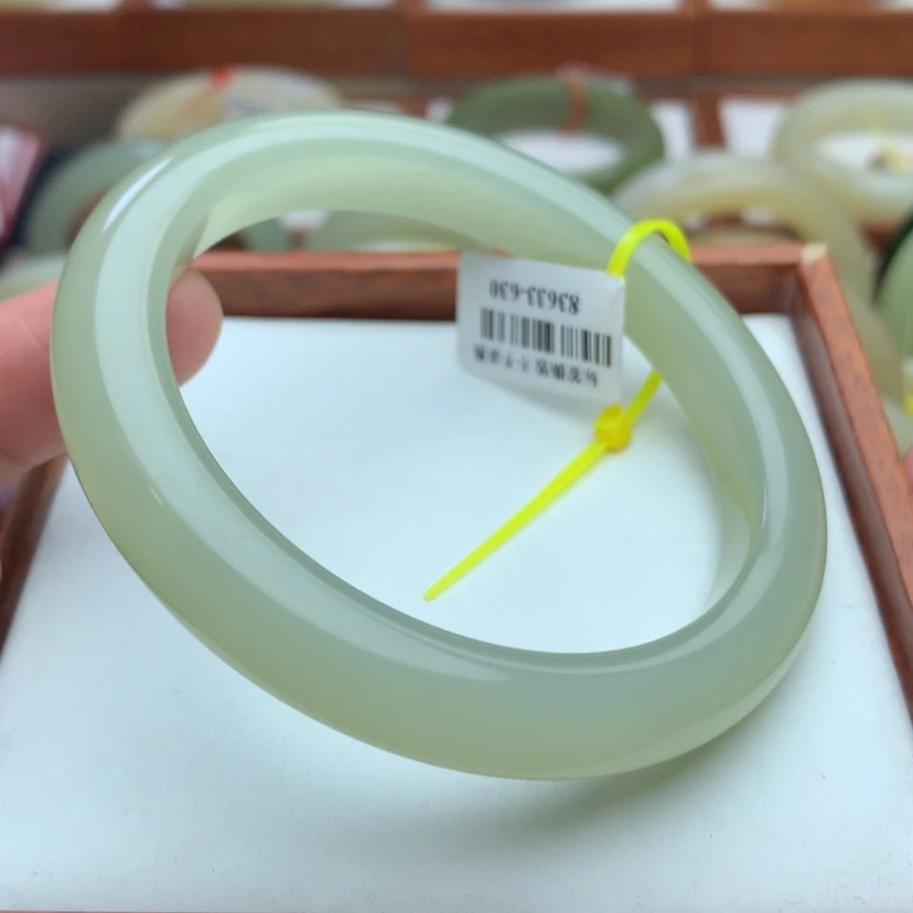 【闪购商品】和田玉手镯未镶嵌61