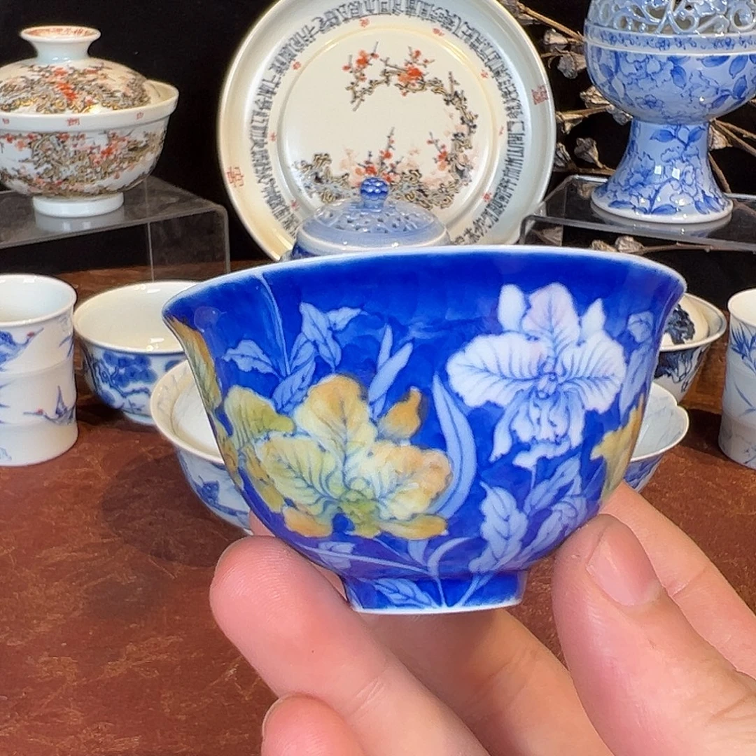 杯子青瞧轩釉下五彩鸢尾花撇口杯
