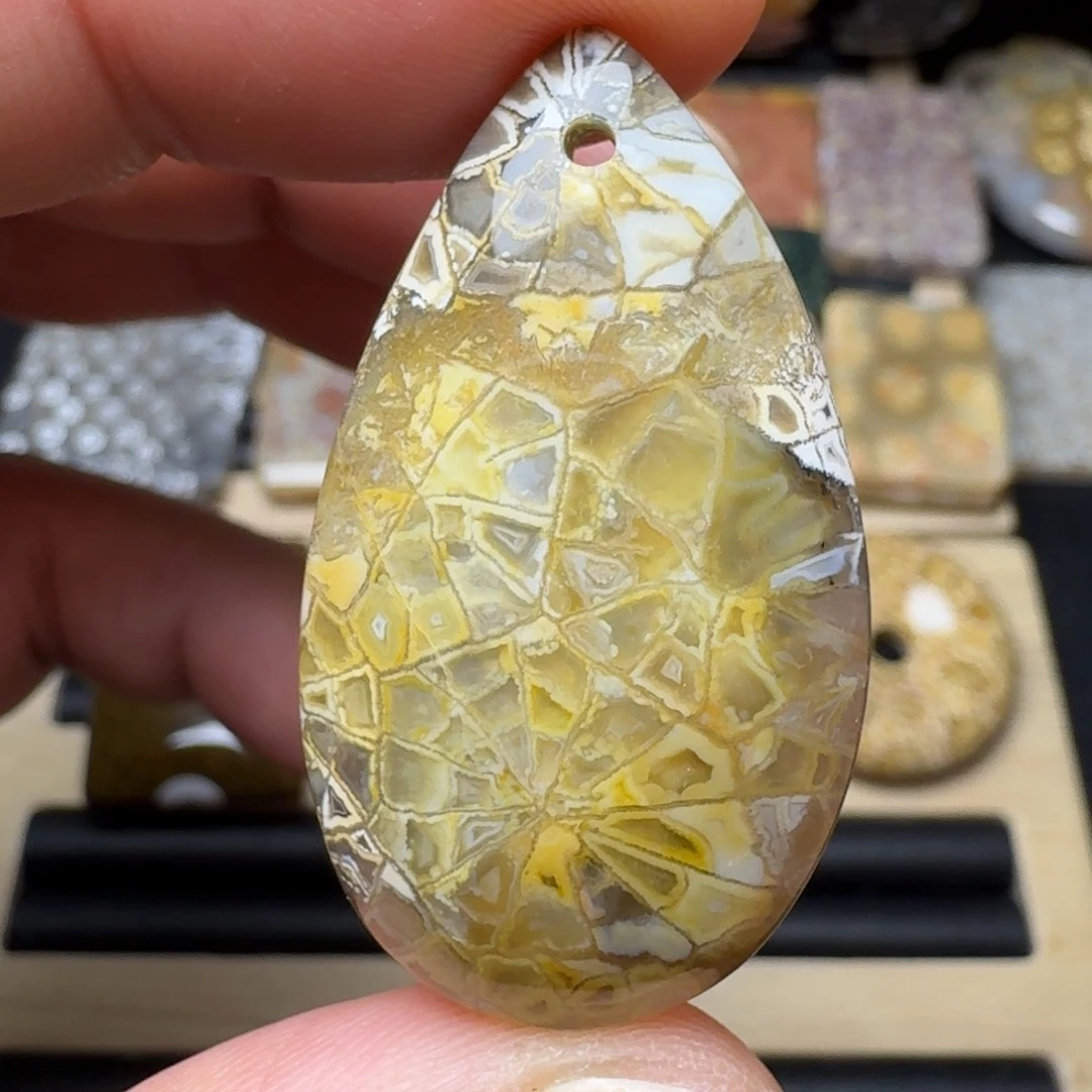 硅化玉未镶嵌纯天然色有机玉石保真色瑕疵特价不退换