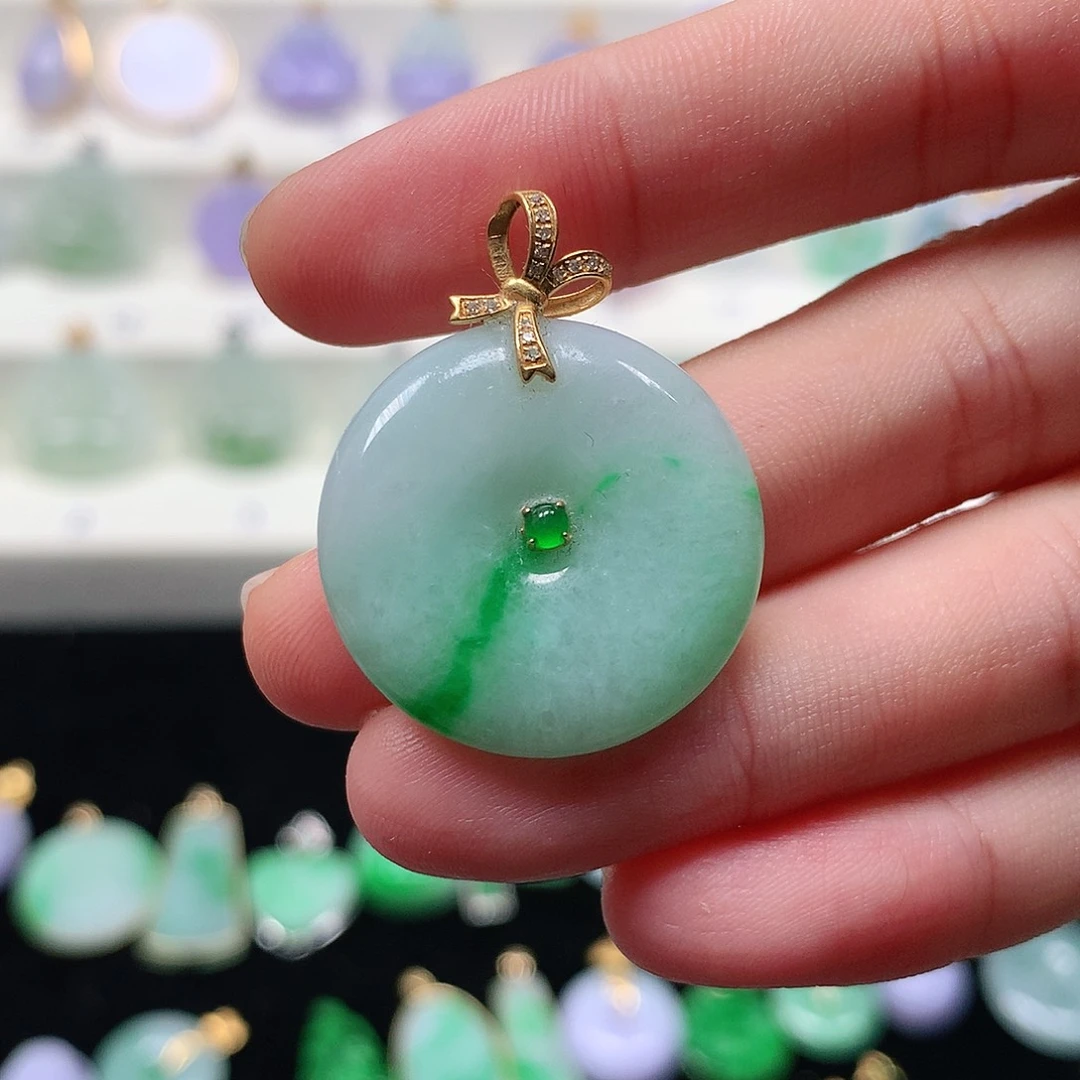 颈饰18K金镶嵌翡翠翡翠吊坠