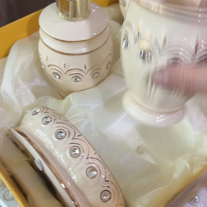 瓷片开片。。。。。。。。。。。。。。