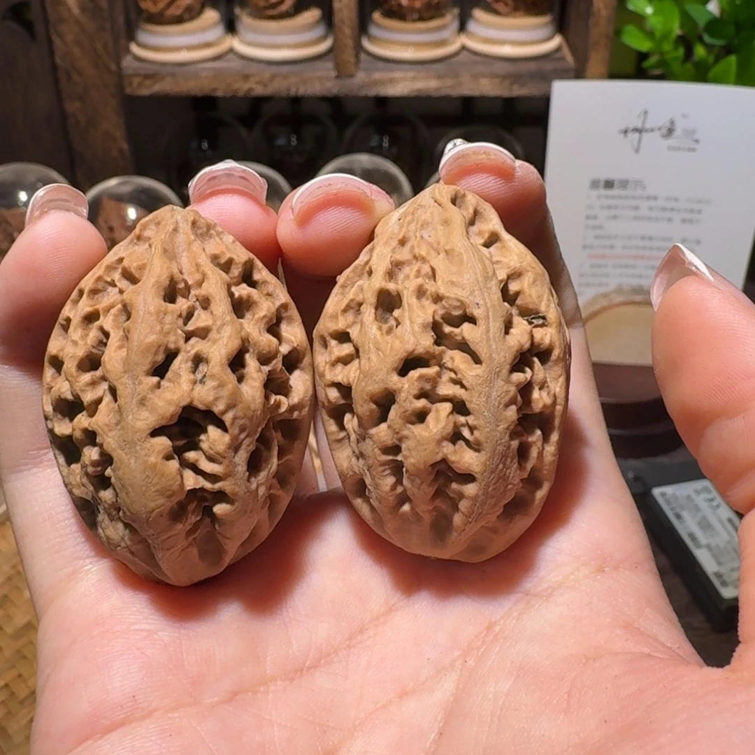 文玩核桃把件珊瑚蛋