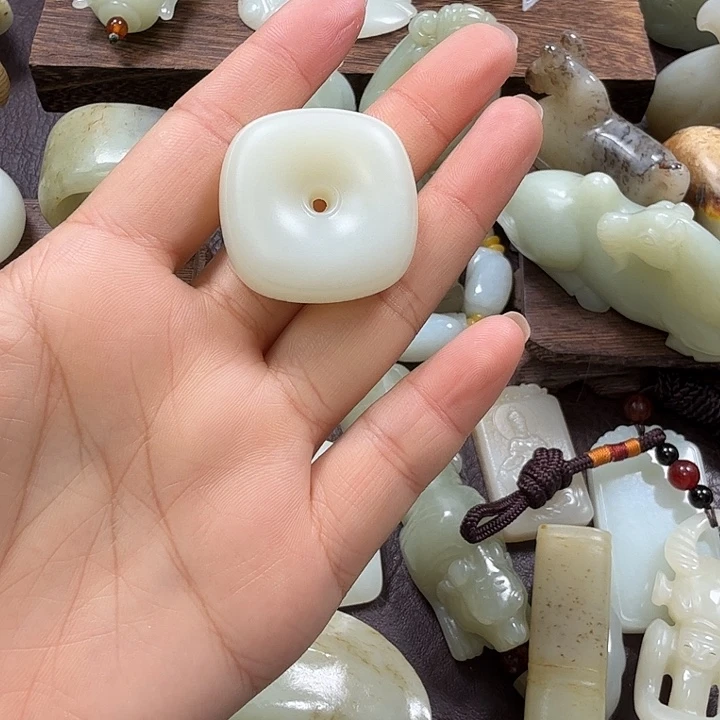 沧***海和田玉未镶嵌挂件