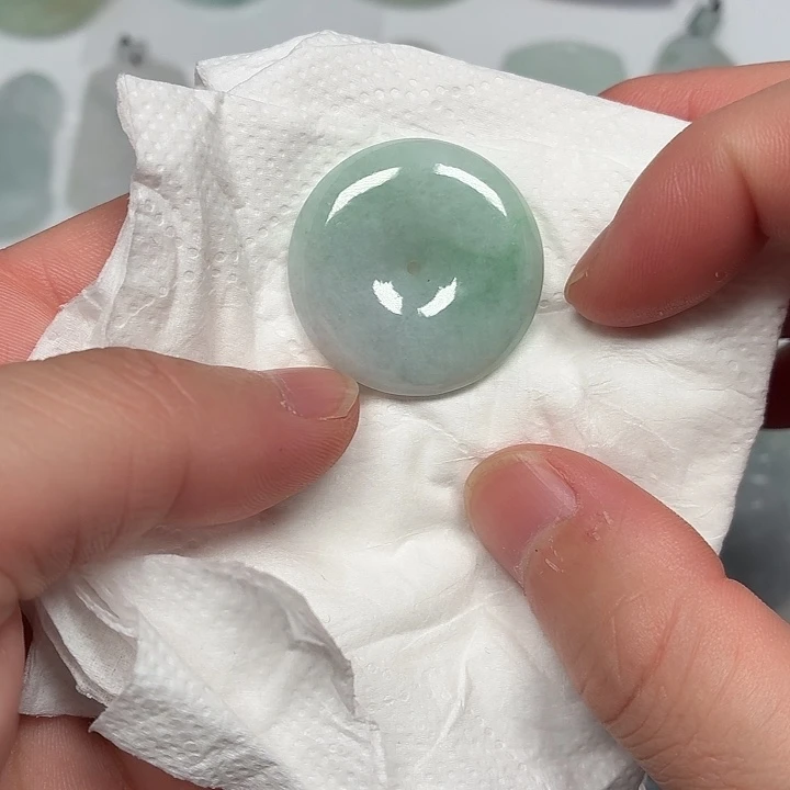 翡翠未镶嵌颈饰平安扣