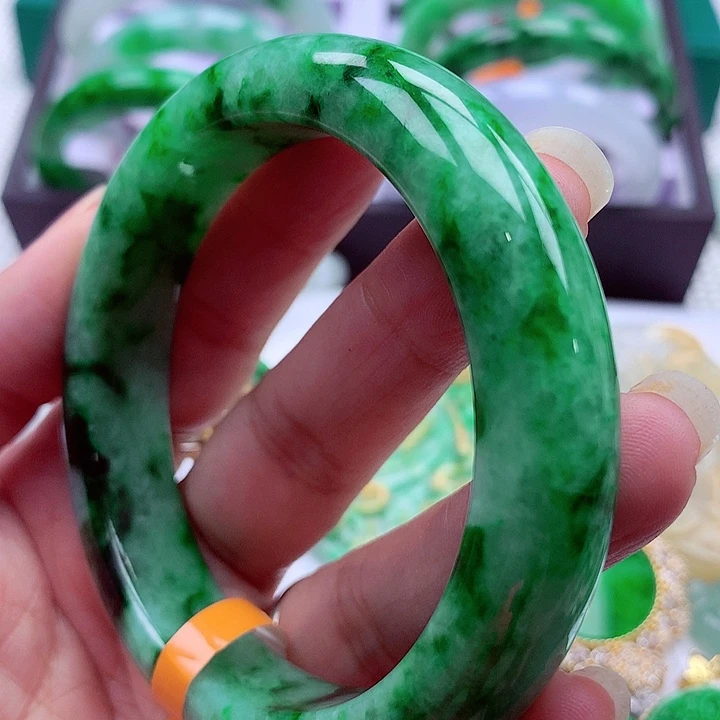 翡翠未镶嵌手镯翡翠