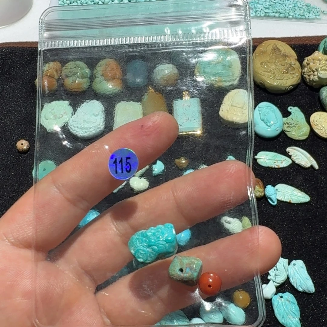 盒***生未镶嵌南红玛瑙珠宝奇石