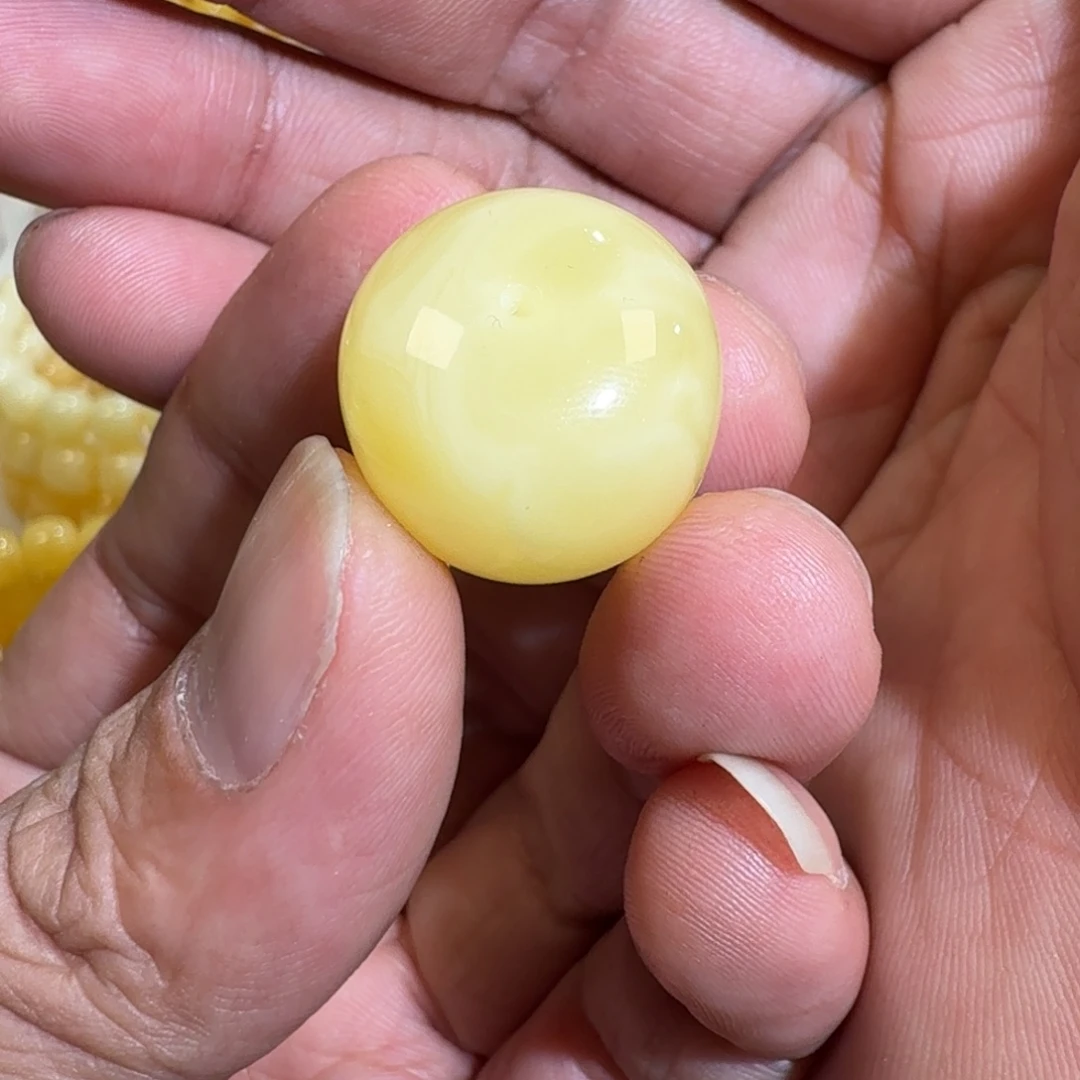 琥珀未镶嵌珠宝奇石19.6X16.4m白蜡墩子4.3克