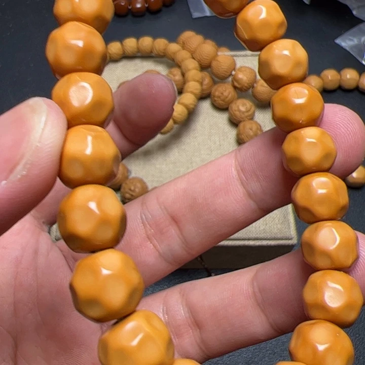 猴头核桃手串看看咯