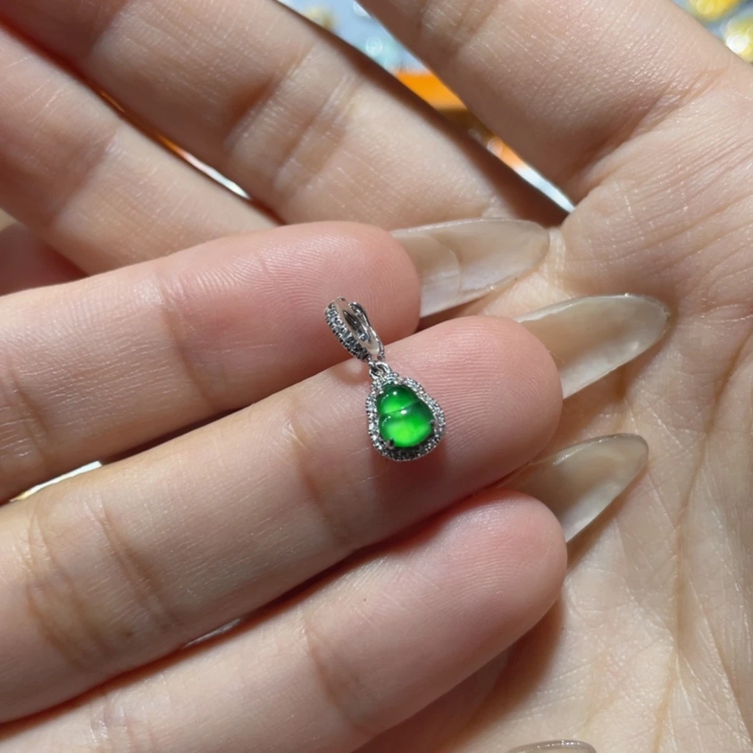 【闪购商品】颈饰18K金镶嵌翡翠